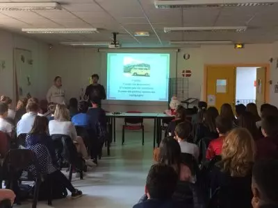 HELLO les copains collégiens de l'Oise ?!