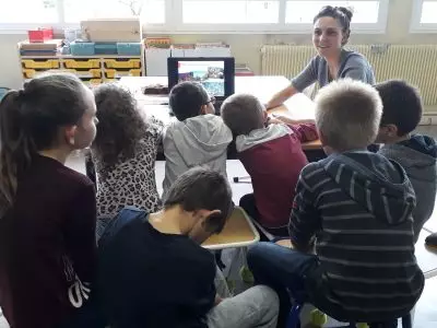 Les enfants de Mâcon (71) ont fait connaissance de l'équipée EQUI'ROOTS 1